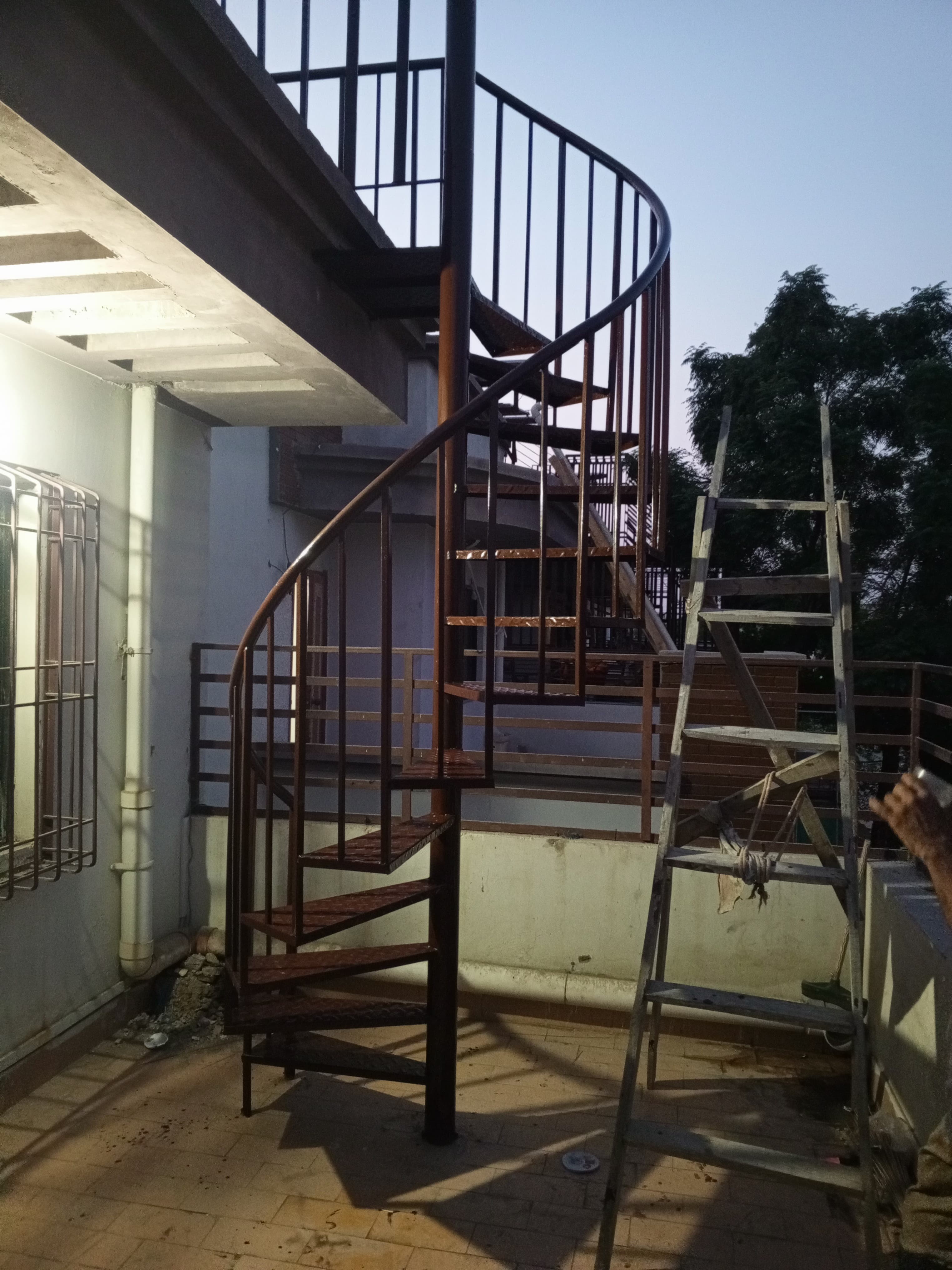  round iron staires 3